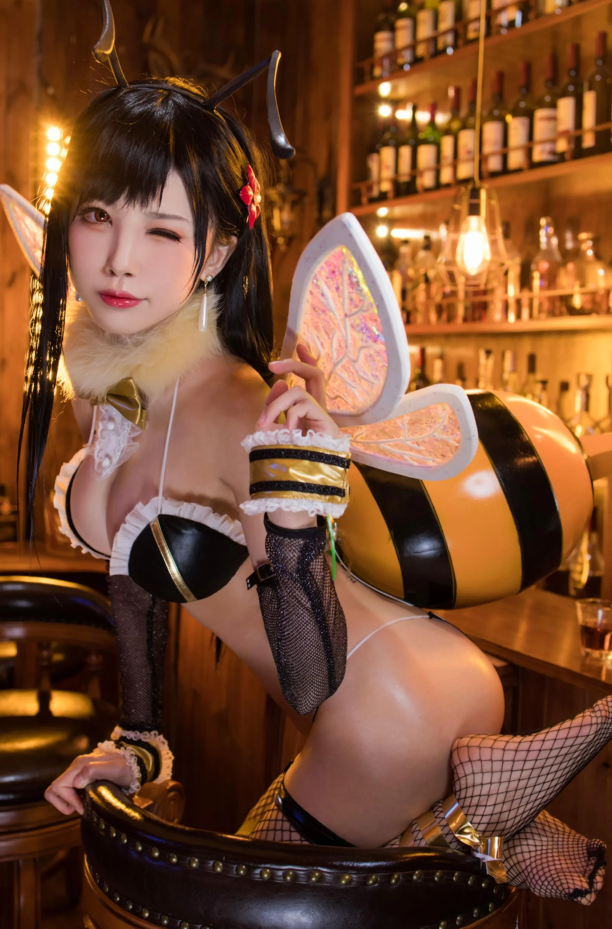 水淼Aqua – NO.63 蒂法蜜蜂婚纱黑皮蜜蜂 [88P]插图2